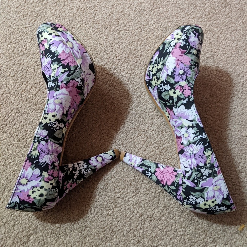 Xappeal Floral Pumps - Picture 3 of 5